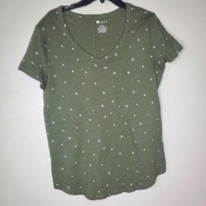 𝅺Stylus XL olive green short sleeves with glitter stars all over V-neck top